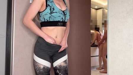 هي تمارس الجنس وأنا أمارس العادة السرية