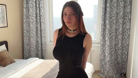 هل ستجدين مفاجأة تحت فستاني؟
