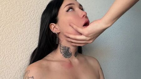 إنها تمص وكأنها تريد الفوز بجائزة