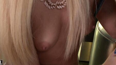 Candee Licious Fucks مع مالك نادي Stripteas