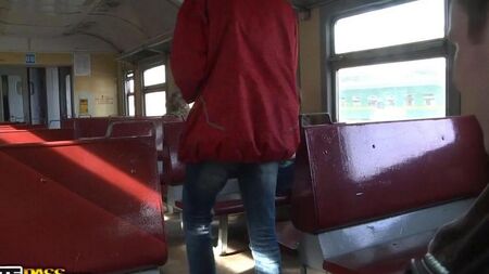 انتهت بيك آب في القطار في عصابة محلية الصنع
