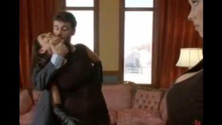 عقوبة الزوجة والخادمات بأسلوب BDSM