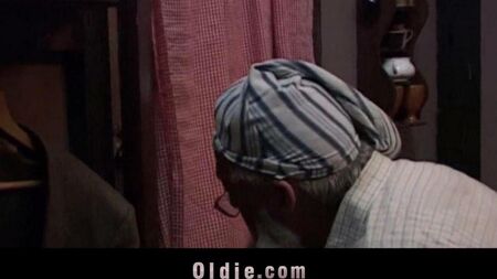 ضرب الجد حفيدته