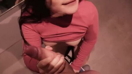 فيديو إباحي قوي لامرأة تجاوزت الثلاثين من عمرها انفصلت عن معلمها