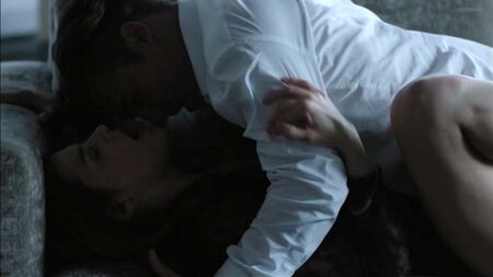 رايلي كيو عارية - The Girlfriend Experience الموسم 1 الحلقة 13 (2016)