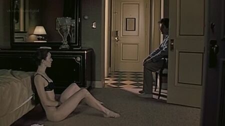 مولي باركر عارية - مركز العالم (2001) HD 720p مشاهدة عبر الإنترنت