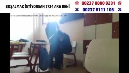 فتاة ثانوية تركية شابة منشغلة بممارسة الجنس الفموي في الفصل