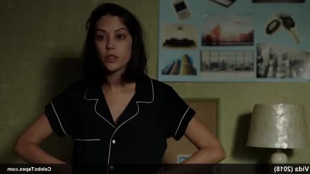ميليسا باريرا في مشاهد عري وممارسة الجنس السحاقي في فيلم «فيدا» (2018)