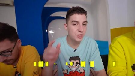 فلاد A4 ورق غلنت كوبياكوف: تحدي الطعام الكبير أو المتوسط أو الصغير!