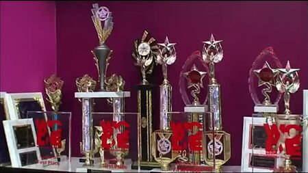 Dance Moms الموسم 2 الحلقة 9 [راقصات عاريات الصدر] (الحلقة المحظورة)