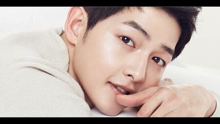كيف يعيش سون جونغ كي (Song Joong ki) وكم يربح
