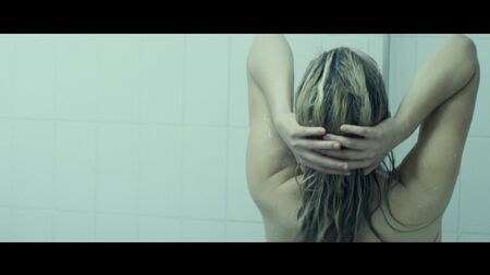 راشيل تايلور عارية - Ghost Machine (2009) HD 1080p