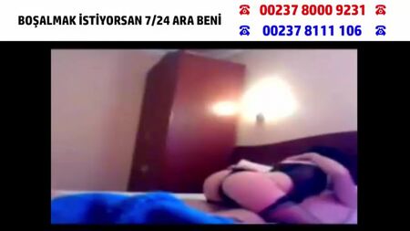 رجل يدفع مقدمًا لامرأة مرافقة تركية في غرفة فندق ثم يضاجعها (إباحية تركية) فضيحة تركية