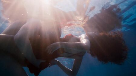 مومبي ماينا، تينا ديساي، جيمي كلايتون عاريات - Sense8 (2017) الموسم 2 الحلقة 5 HD 1080p على الإنترنت