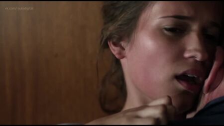 أليسيا فيكاندر عارية - «النقاء» (إلى ما هو جميل، 2009) 1080 مشاهدة عبر الإنترنت أليسيا فيكاندر - «النقاء» (إلى ما هو جميل)