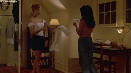 سوزان وارد عارية، لوري هورينغ، إيرين بارتليت، لوري فورتييه - The In Crowd (2000) 1080p - مشاهدة عبر الإنترنت