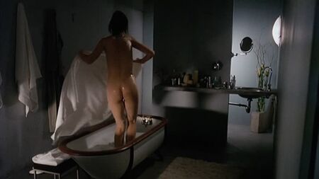 شارلوت غينسبورغ عارية - فيلم «الدخيل» (1999) بدقة HD 1080p - مشاهدة عبر الإنترنت