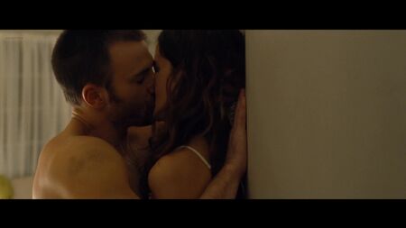 أوبري بلازا عارية، ميشيل موناغان مثيرة - Playing It Cool (2014) HD 1080p / أوبري بلازا، ميشيل موناغان - قلب محطم