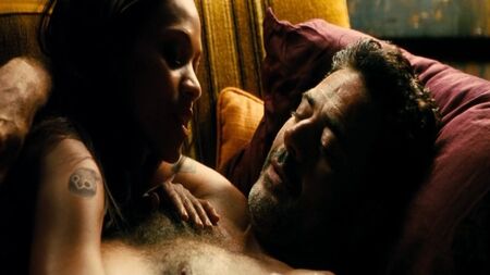 زوي سالدانا المثيرة - فيلم «الخاسرون» (2010)
