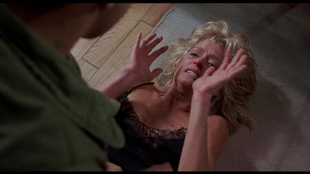 فرح فاوست عارية - فيلم «Extremities» (1986) بدقة عالية 1080p