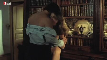 شارلوت رامبلينغ عارية - La Chair de l'orchidée (1975) HD 720p