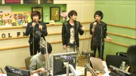 120514 EXO-K على 89.1 KBS Cool FM مع هونغ جين كيونغ [الكامل]