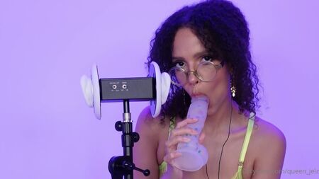 Jelzy ASMR المعروفة باسم Queen Jelz - JOI باستخدام دسار (OnlyFans)