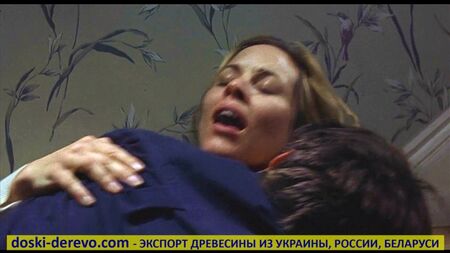 مشاهد إباحية من الأفلام (18+) - مشهد جنسي على الدرج في فيلم "Oпraвдaннaя жecтoкocть"