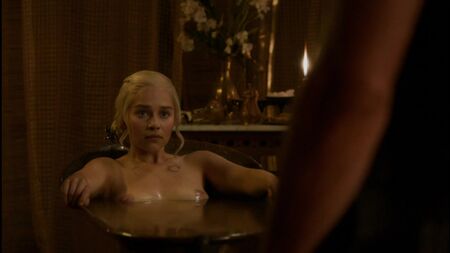 إميليا كلارك عارية - Emilia Clarke Nude - 2010 Game of Thrones - 2018 صراع العروش - الموسم الثالث (نجوم مشهورون عراة)