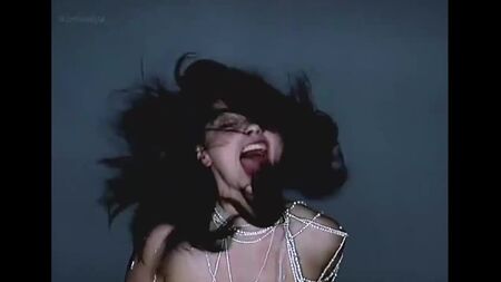 بيورك (Björk) Nude - Pagan Poetry (2001) 720p