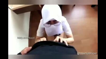 أفلام إباحية إندونيسية للطالبات الثانويات المحجبات - XNXX.COM.mp4