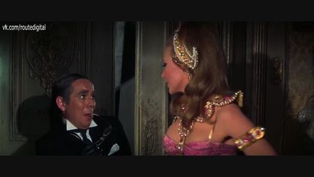 أورسولا أندريس، داليا لافي، وغيرهن - كازينو رويال (1967) HD 1080p BluRay عري؟ مثير! شاهد عبر الإنترنت