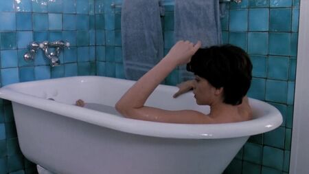 أنابيلا سيورا عارية - همسات في الظلام (1992) 1080p