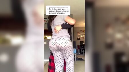 يصوّر صديقته الناضجة وينشر الفيديو على تيك توك