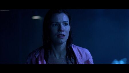أوديسا مونرو عارية - فريدي ضد جايسون (2003)