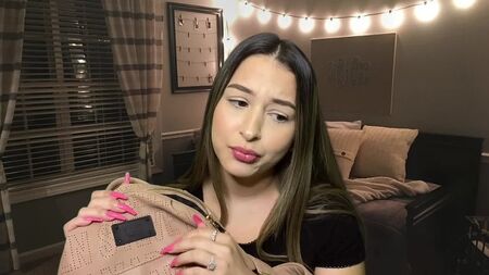 [الاسكندرية ASMR] ASMR: صديقة مقربة مزعجة تهتم بتسريحة شعرك ومكياجك من أجل حفلة لم تُدعَ إليها