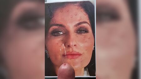 إيزابيلا فارغا تنفجر - حركة بطيئة