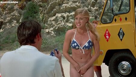 إيمي آدامز عارية، بيث برودريك، لورين أمبروز، وغيرهن - Psycho Beach Party (2000) 1080p BluRay / إيمي آدامز - جنون الشاطئ