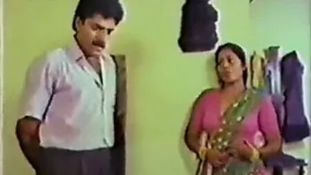 امرأة ناضجة مثيرة تمارس الجنس أثناء تصوير فيلم