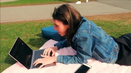 سيينا سانتر _ يوم في حياة طالبة بجامعة هارفارد