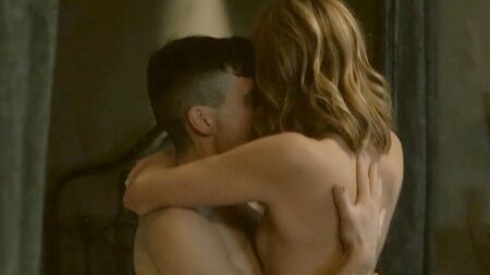 أنابيل واليس تمارس الجنس مع رجل في مسلسل «بيكي بليندرز» - ScandalPlanet