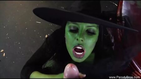 النسخة الساخرة من فيلم «ساحر أوز» تتخذ منحىً جريئاً