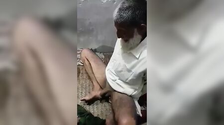 حفلة جنسية لرجال مسنين باثانيين باكستانيين ذوي اللحى الفضية