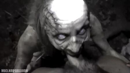 HorrorPorn: رجل يمارس الجنس مع زومبيتين مزيفتين (إباحية، جنس، متشدد، جنس فموي، ثلاثي، كامل، xxx، أزواج، ثدي، مؤخرة، جنس فموي، لعق)